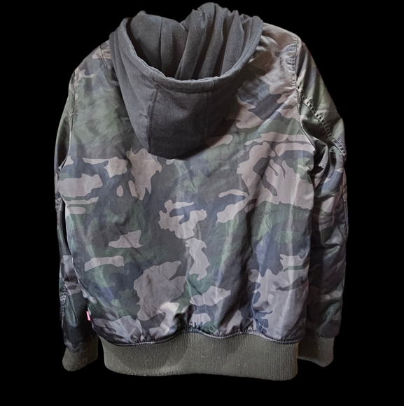 Levi’s Women’s Flight Bomber Jacket with Hood Green Camo Size M NWOT MSRP $160 - Picture 2 of 8